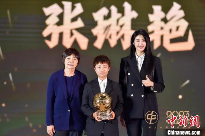 上海成为中国足球年度盛事的舞台：武磊再捧金