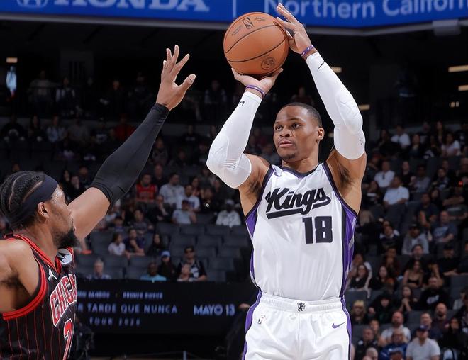 威少三双引领国王大胜公牛 创历史纪录