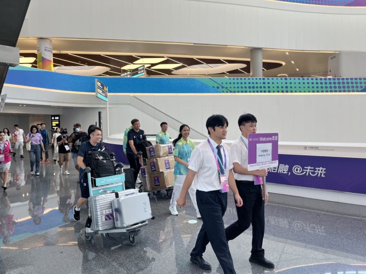杭州亚运会抵离服务首日启动 涉亚人员高效通关