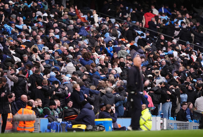 哈兰德帽子戏法助曼城逆转利物浦