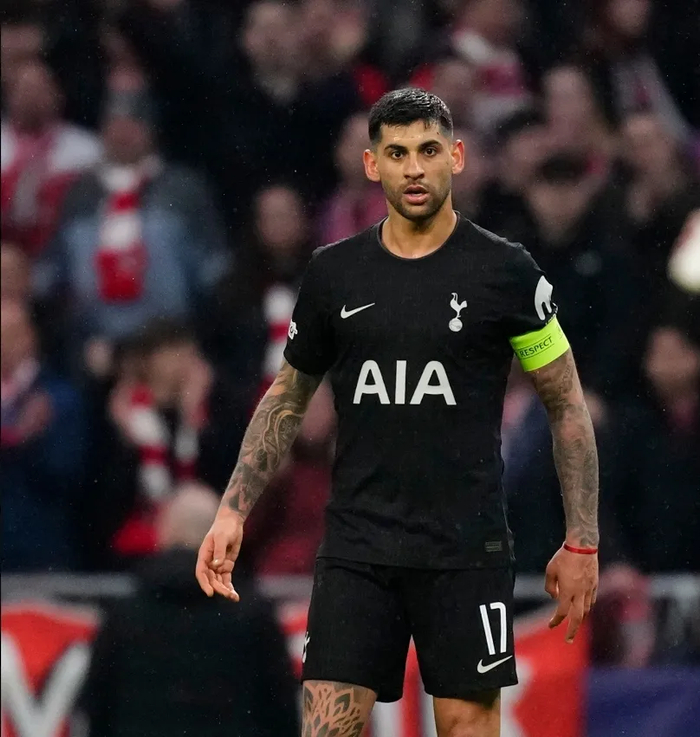 维尼修斯续约皇马引热议，曼联接近梅努留队